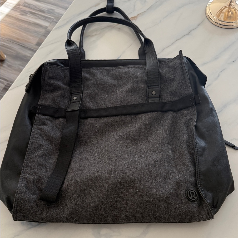 lululemon athletica Charcoal and Black Yoga/Gym Bag